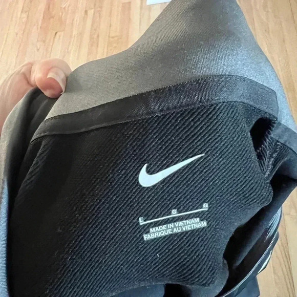 The Chosen Nike Women’s Black Long Sleeve 3 Fish Athletic Thumbhole Top Large - Picture 6 of 6